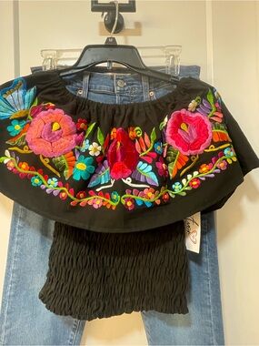 Crop Top Blouse Embroidered Floral Fiesta Women's Size Medium, NEW!